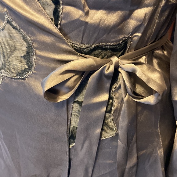 B.Boutique by Evergreen 100% polyester wrap blouse size M - Picture 4 of 9